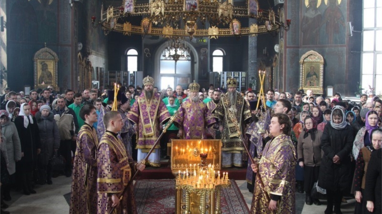 В праздник Торжества Православия владыка Стефан сослужил за Божественной литургией Главе Чувашской Митрополии Высокопреосвященнейшему Варнаве митрополиту Чебоксарскому и Чувашскому в Покровско-Татианинском соборе города Чебоксары