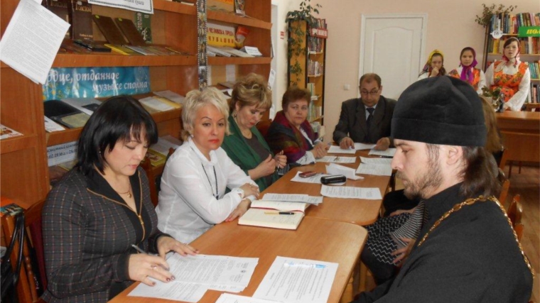 В Шумерлинской сельской библиотеке состоялось заседание Совета по делам национальностей и по взаимодействию с религиозными объединениями