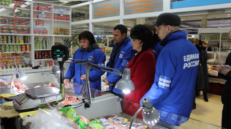 «Народный контроль» в действии: депутаты Чебоксарского городского Собрания проверили качество продукции на рынке «Шупашкар»