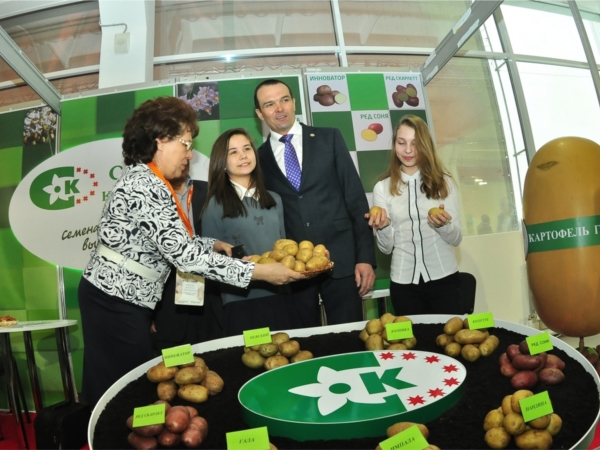 В Чебоксарах открылась VIII Межрегиональная выставка «Картофель-2016»