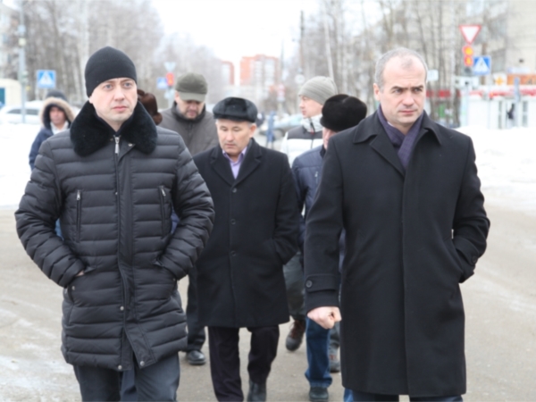 Алексей Ладыков провел рабочий объезд по участкам городских дорог (ИА "Мангазея")