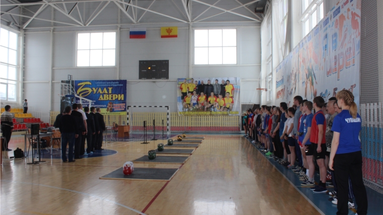 В Канаше стартовал Кубок Чувашской Республики по гиревому спорту