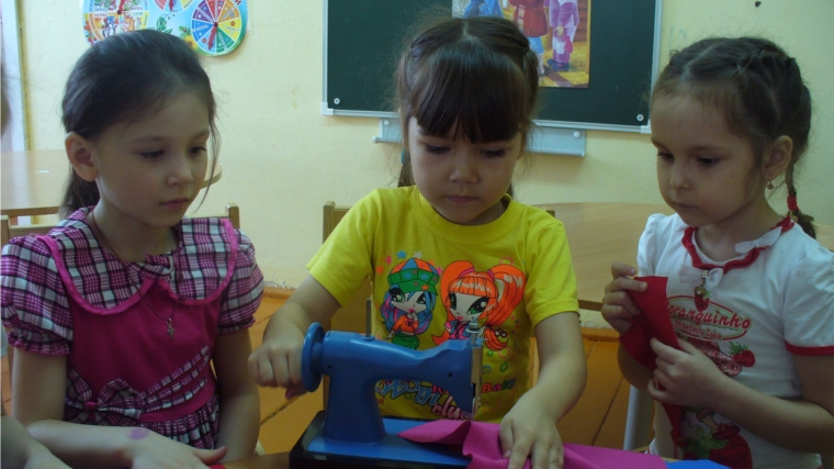 Воспитанники детского сада «Рябинушка» знакомятся с миром профессий