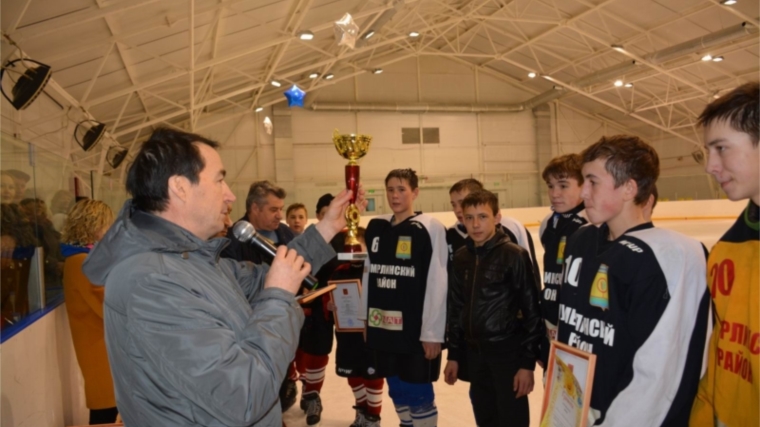 Второй год подряд кубок «Надежда» по хоккею едет в Шумерлинский район