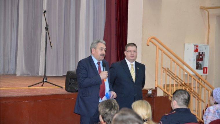 Глава города Чебоксары Леонид Черкесов и депутат Чебоксарского городского Собрания депутатов Олег Кортунов встретились с жителями поселков Альгешево и Южный