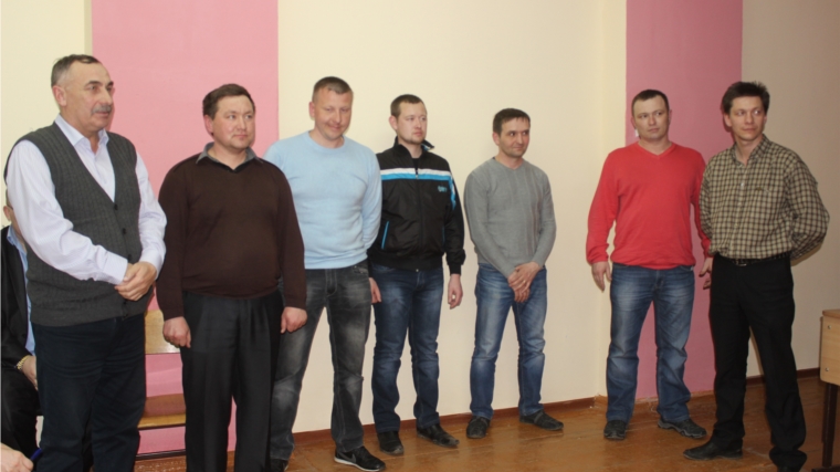 По-мужски обсудили насущные вопросы глава администрации г. Канаш В.В. Софронов и жители микрорайона «Поселок»