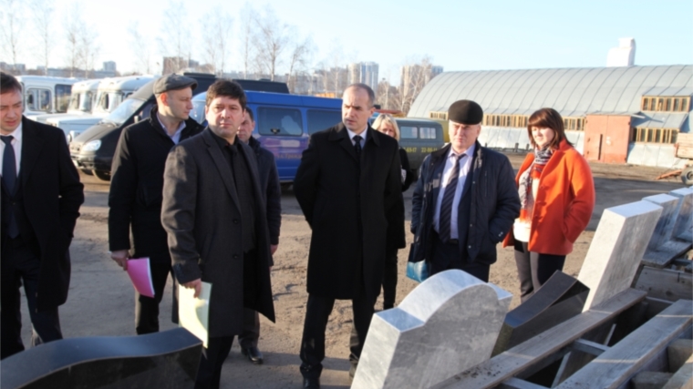 Глава администрации города Чебоксары Алексей Ладыков проверил содержание городских кладбищ