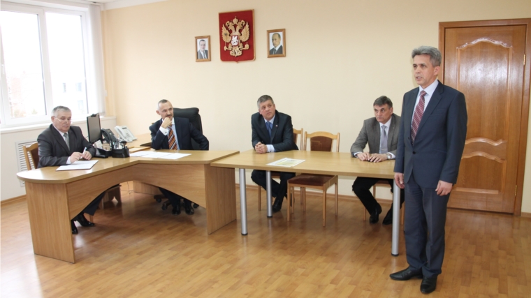 Глава администрации Шумерлинского района Лев Рафинов поздравил сотрудников газового хозяйства города Шумерли с 50-летием со дня основания филиала