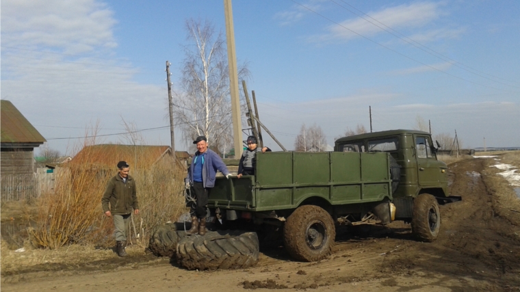 Под руководством старосты Виталия Михайлова ведется благоустройство улиц