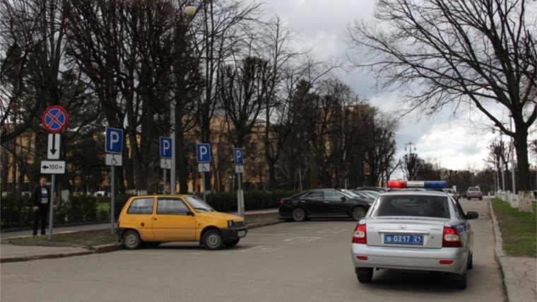 Нарушителям правил парковки грозит штраф до 5 тысяч рублей: в Чебоксарах прошел рейд по парковкам для инвалидов