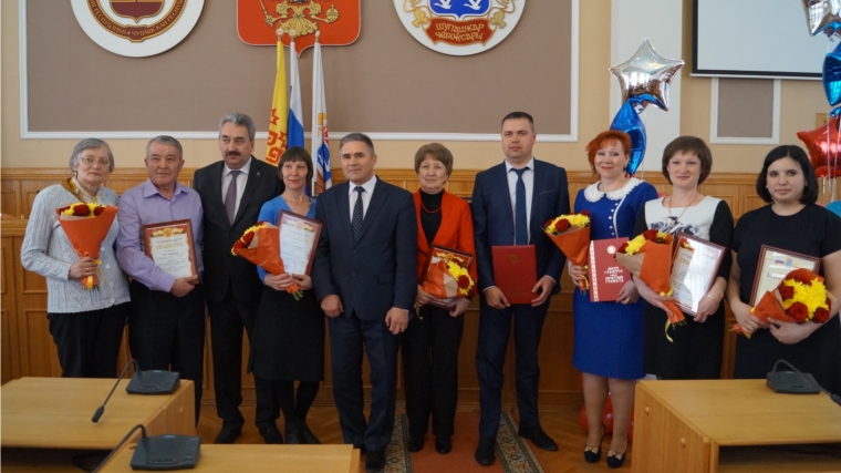 Сотрудники администрации Ленинского района и ТОСы получили заслуженные награды