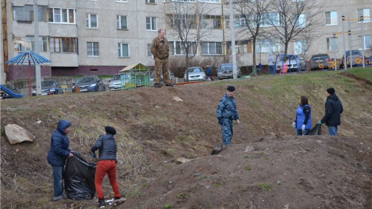 Депутаты вышли на субботник