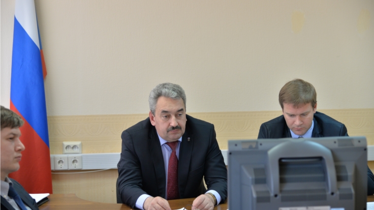 Руководитель Рабочей группы по формированию муниципальной кадровой политики и муниципального кадрового резерва Окружного консультативного совета по развитию местного самоуправления Леонид Черкесов провел видеоконференцию