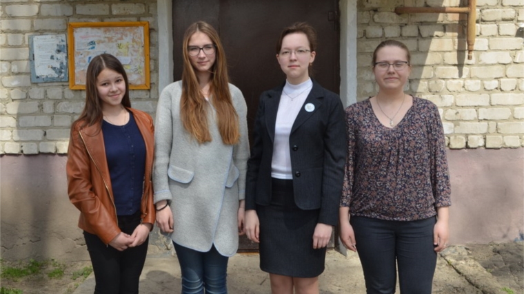 В городе Шумерле юные волонтеры посещают ветеранов