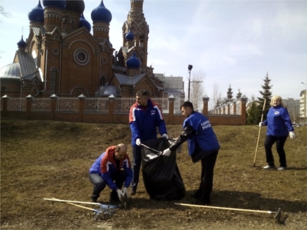 Жители ЮЗР Чебоксар вышли на экологический субботник ("Чебоксары.ру")