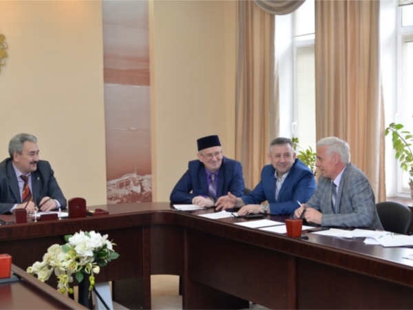 Леонид Черкесов провел рабочее совещание по празднованию в Чебоксарах праздника "Сабантуй" ("Чебоксары.ру")