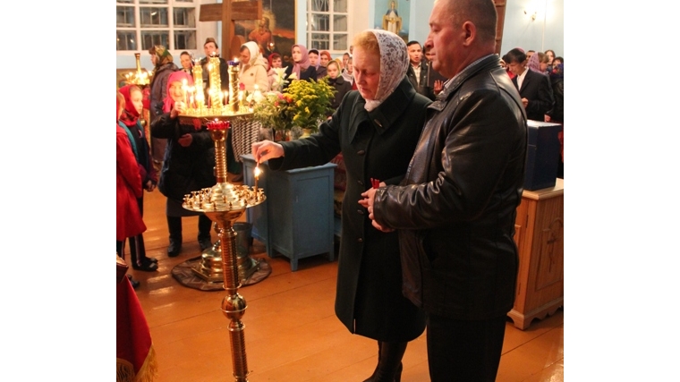 Глава администрации Красночетайского района Александр Башкиров принял участие в пасхальном богослужении