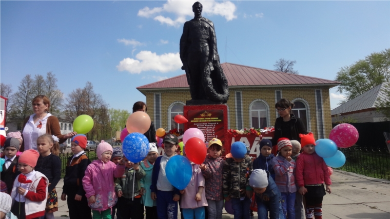 На кануне Дня Победы, воспитанники детских садов поселка Урмары почтили память авшим на фронтах в боях за Родину!