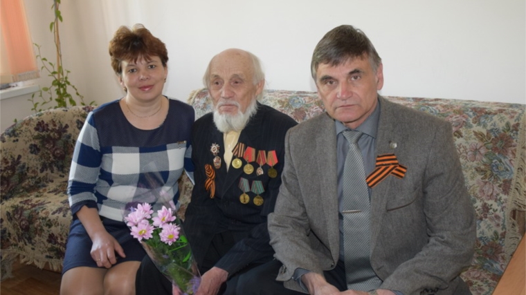 Ветераны Великой Отечественной войны города Шумерли на дому принимали поздравления от главы администрации