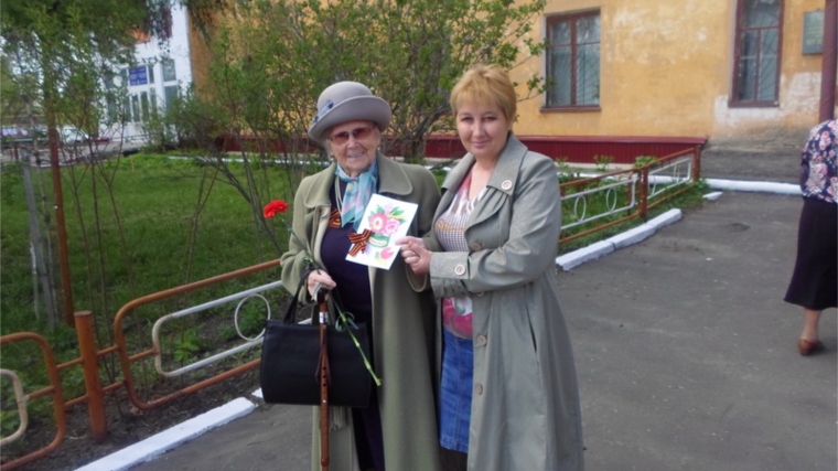 Библиотекари города Шумерли провели акцию «Рядом живет ветеран»