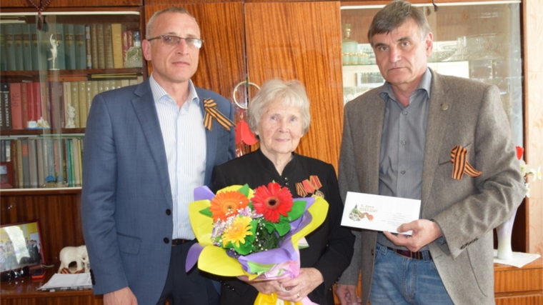 Ветераны Великой Отечественной войны города Шумерли на дому принимали поздравления от главы администрации и Шумерлинского землячества