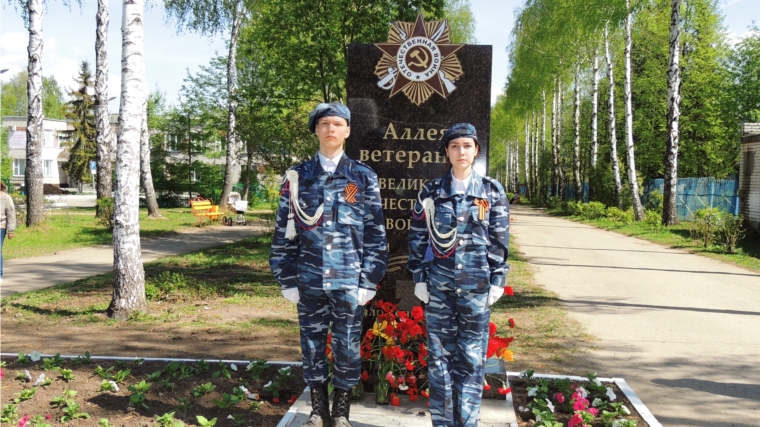 г. Новочебоксарск: торжественное возложение цветов к памятным обелискам