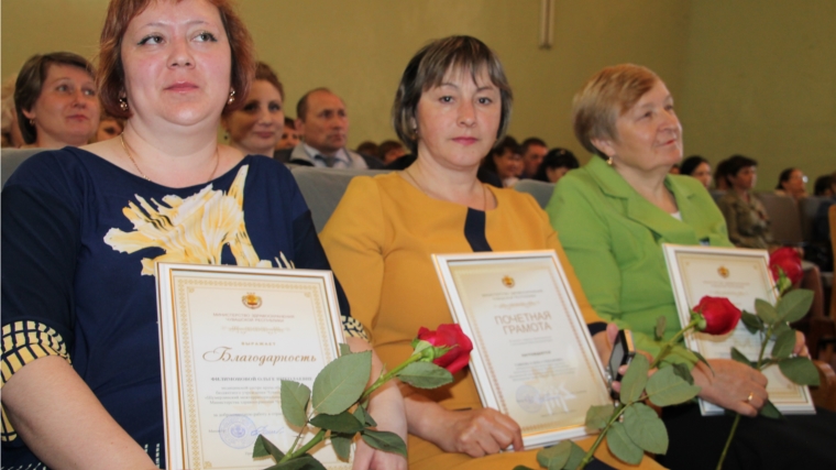 Глава администрации Шумерлинского района Лев Рафинов принял участие в торжественном мероприятии, посвященном Международному дню медсестры