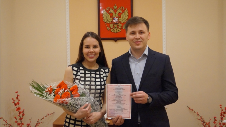 В преддверии Международного дня семьи в Ленинском районе г.Чебоксары состоялась торжественная регистрация молодоженов
