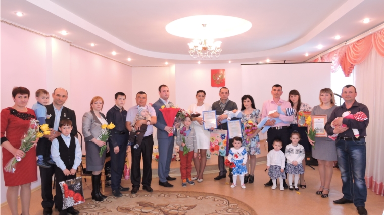 Накануне Международного дня семьи в Яльчикском районе чествовали многодетные семьи