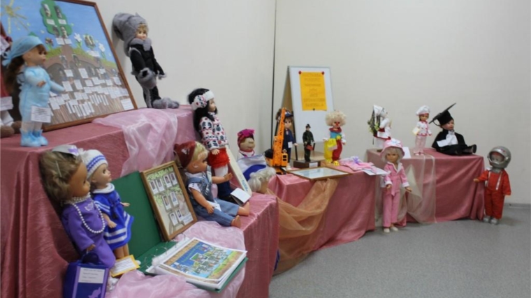 В Центре детского творчества г. Шумерля открылась выставка работ городского конкурса «Все профессии важны…»