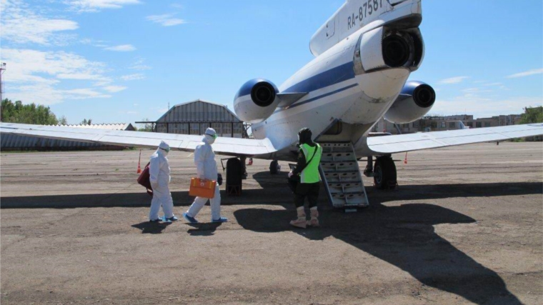 Прошла учебная тренировка на случай обнаружения больного с вирусом Эболы на борту самолета