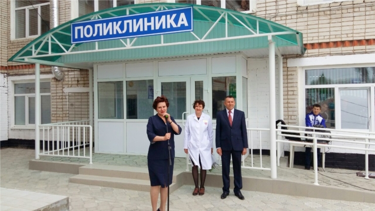 Министр Алла Самойлова посетила Яльчикскую центральную районную больницу