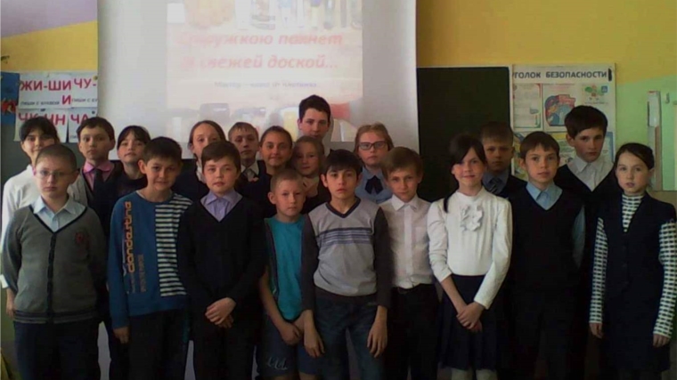 Профессию плотника обсудили библиотекари с учениками школы №3 г. Канаш