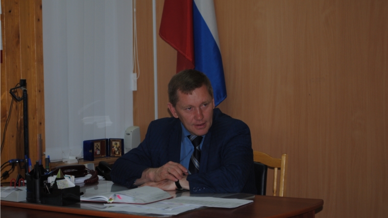Глава администрации Шемуршинского района Владимир Денисов провел совещание с руководителями структурных подразделений администрации района
