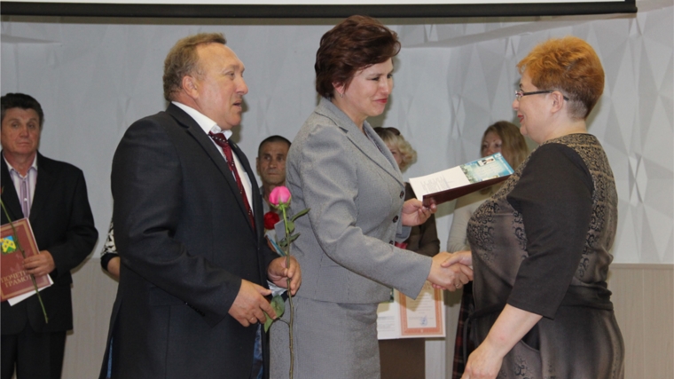 Министр Алла Самойлова поздравила работников «Химпрома» с профессиональным праздником