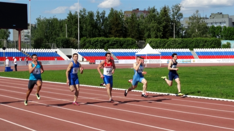 Свыше 400 юных легкоатлетов из 26 регионов страны разыгрывают в Чебоксарах награды всероссийских легкоатлетических стартов