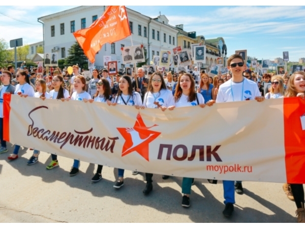 В «Бессмертном полку» прошло около 20 тысяч чебоксарцев
