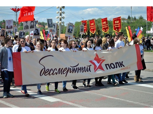 К акции «Бессмертный полк» присоединилось вдвое больше чебоксарцев, чем планировалось (&quot;Мой город Чебоксары&quot;)