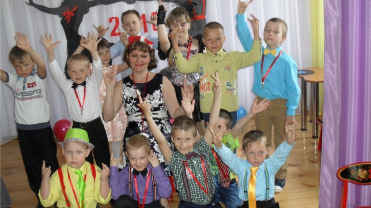В Чуварлейском детском саду «Колокольчик» прошёл яркий выпускной бал