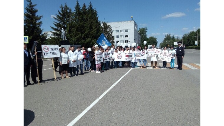 На Центральной площади г. Канаш прошла акция по безопасности дорожного движения