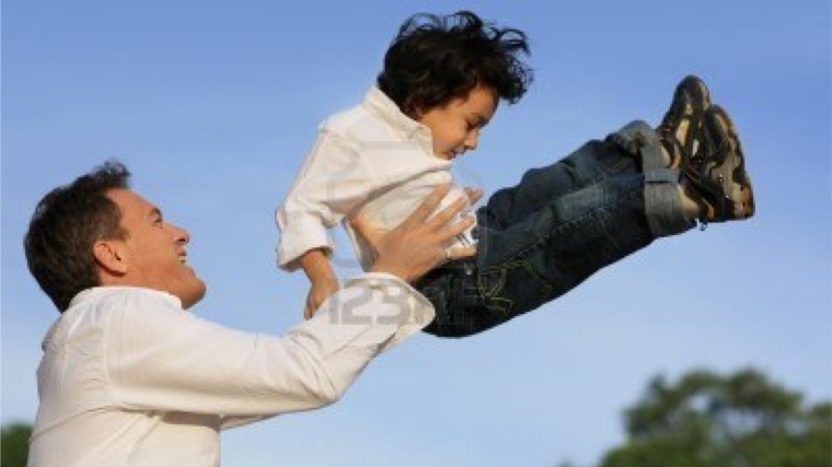 Ребенку любого возраста для полноценного развития одинаково нужны и отец, и мать