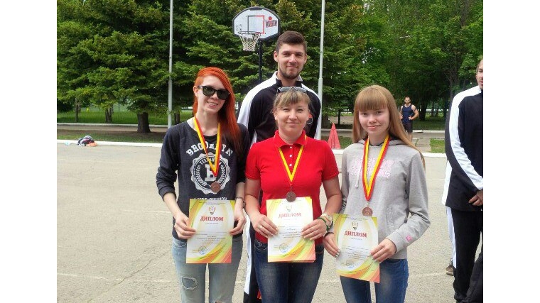 Команды города Канаша пополнили коллекцию наград чемпионата и первенств Чувашской Республики по уличному баскетболу