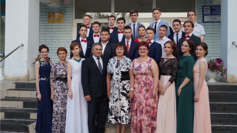 Глава администрации Ленинского района г.Чебоксары Николай Прокопьев поздравил выпускников с окончанием школы