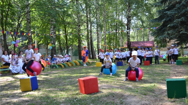 «Детство – это я и ты»: спортивный праздник собрал воспитанников детских садов города Чебоксары