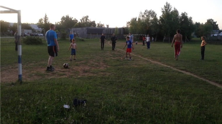 Матч по футболу в поселке Конары, посвященный Дню молодежи России