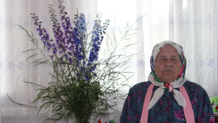 90 летний юбилей отметила труженица тыла, жительница д. Карабай-Шемурша Медведева Лидия Ивановна