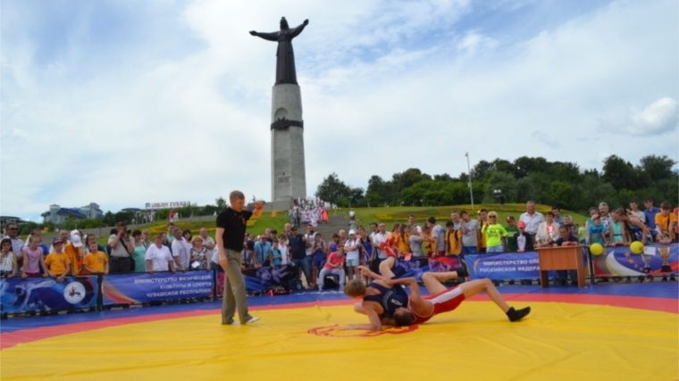 В День Республики в столице Чувашии состоялась матчевая встреча по вольной борьбе между сборными Чебоксар и Новочебоксарска