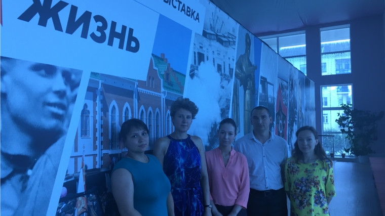 Сотрудники Министерства посетили мультимедийную выставку «Жизнь», посвященную Победе в Великой Отечественной войне 1941-1945 гг.