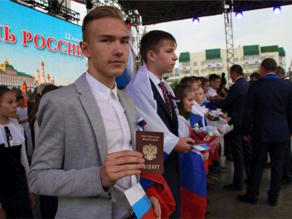 Флаги над площадью