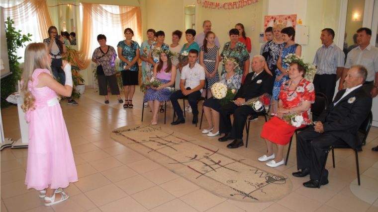 В отделе ЗАГС администрации Шемуршинского района прошел праздник «Семья – это верность и счастье, семья - это жизни оплот!», посвященный Дню семьи, любви и верности